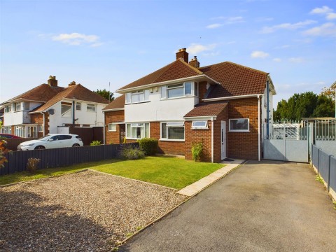 View Full Details for Colebridge Avenue, Longlevens, Gloucester