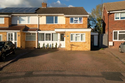 View Full Details for Fieldcote Drive, Hucclecote, Gloucester